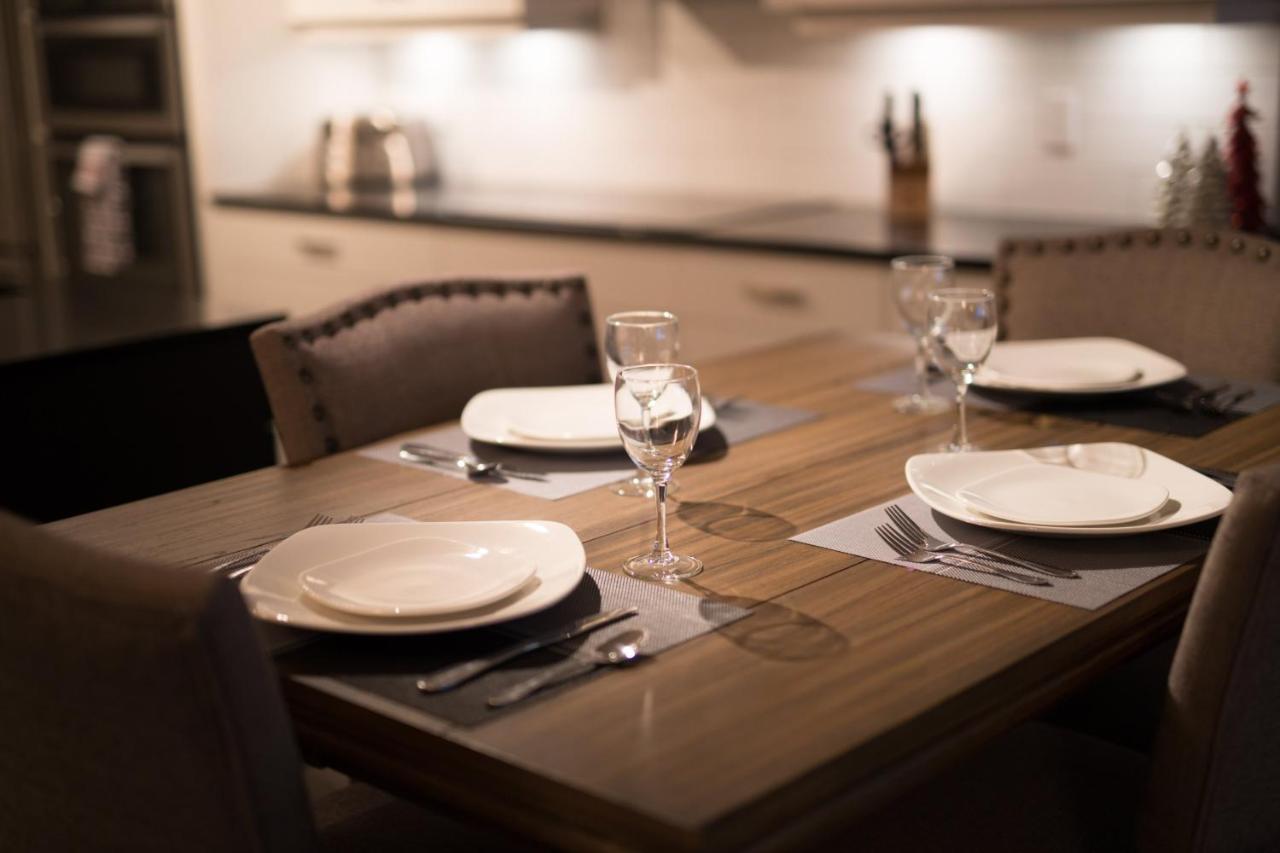 Clipperton Suite By Revelstoke Vacations ภายนอก รูปภาพ